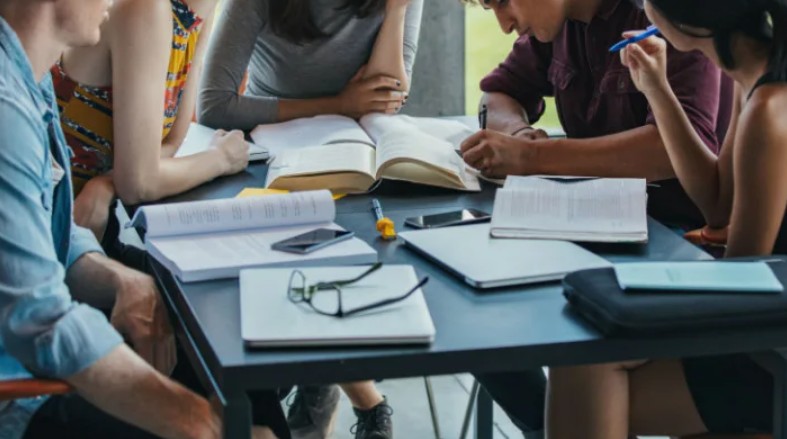 How a Local Ridgewood Language School Helps Expats Adapt Faster