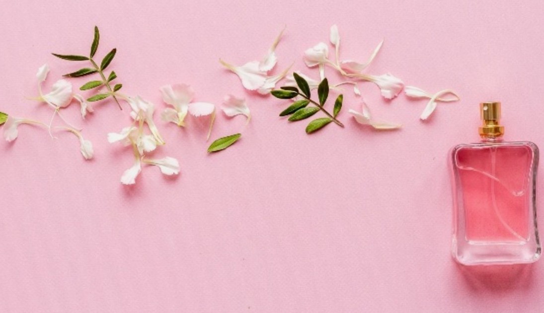The Science of Sillage: Why Some Women’s Perfumes Last All Day and Others Fade